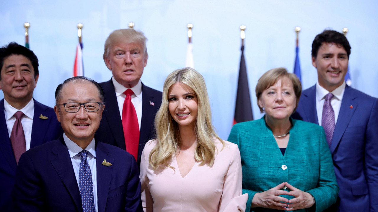 Ivanka i Donald Tramp i Angela Merkel
