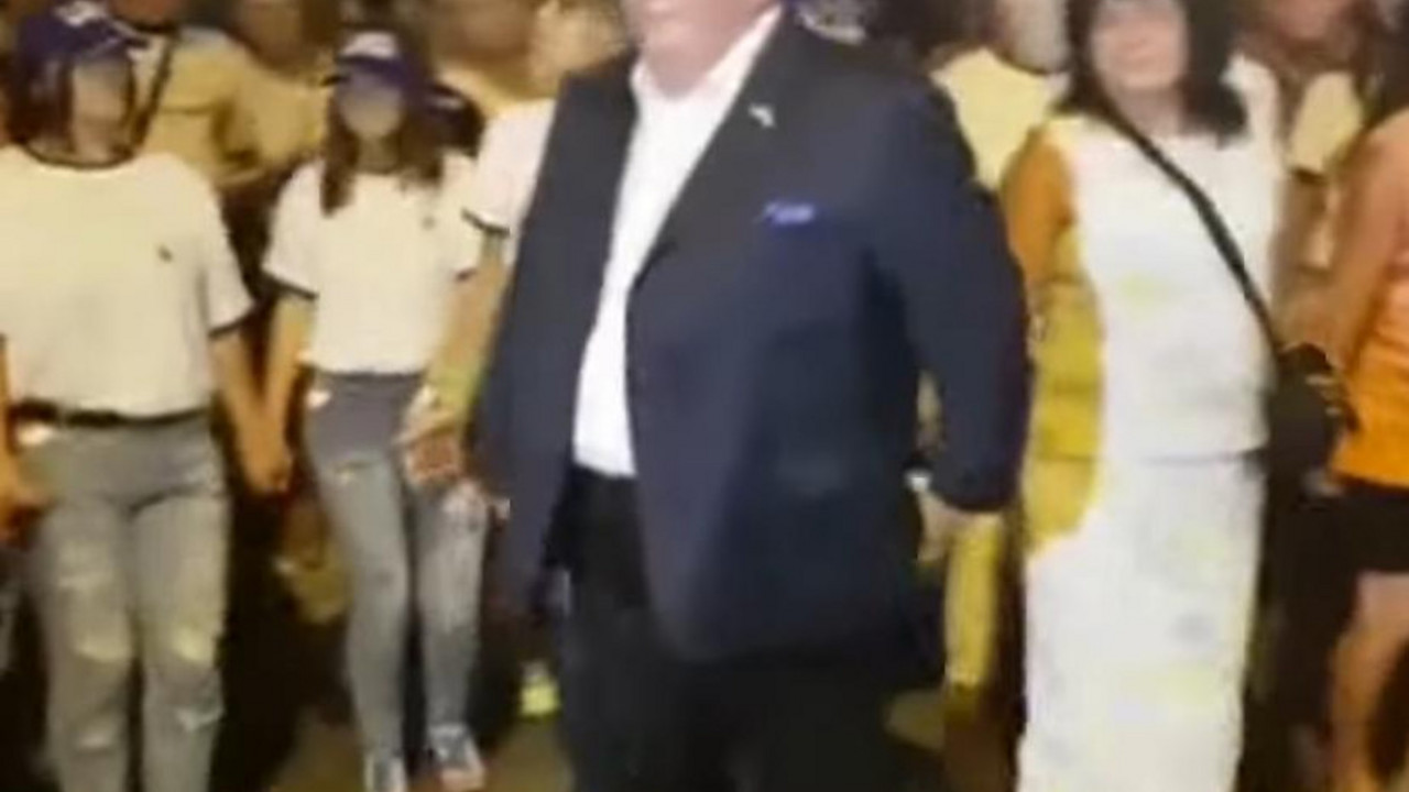 Dragan Marković Palma igra užičko kolo