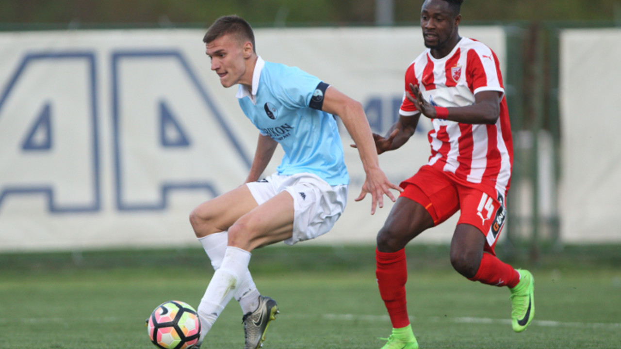 Nikola Maraš u duelu sa Ričmondom Boaćijem