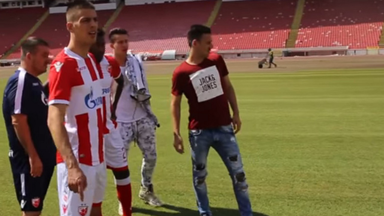 Fudbaleri Crvene zvezde prilikom obilska terena