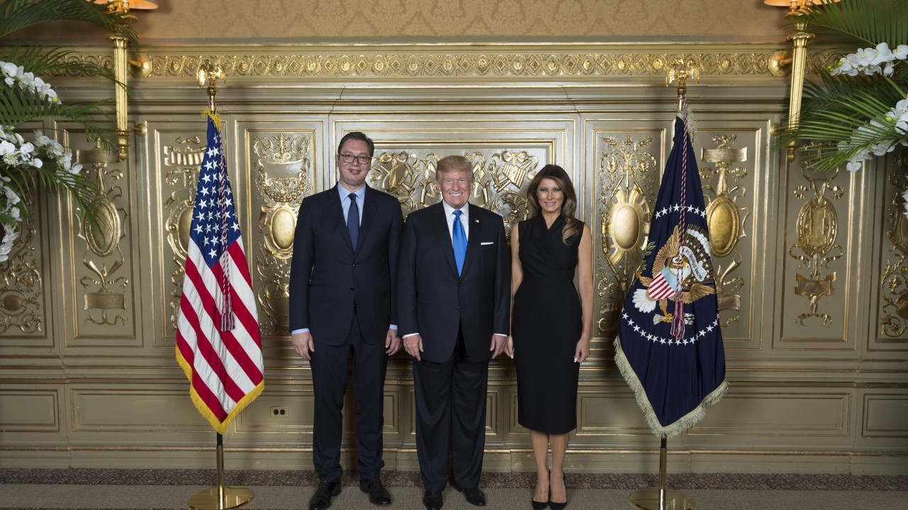 Predsednik Srbije Aleksandar Vučić sa predsednikom SAD Donaldom Trampom i prvom damom Melanijom Tramp