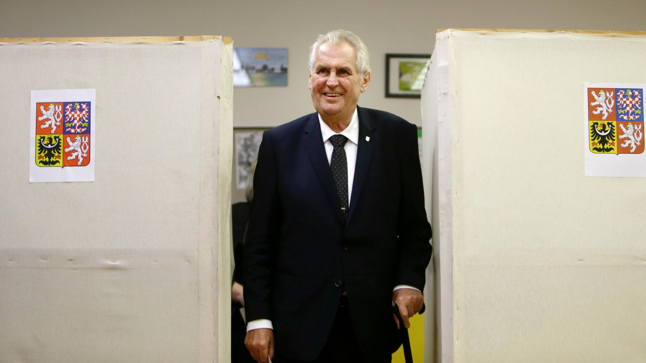 Predsednik Češke MIloš Zeman na glasanju 