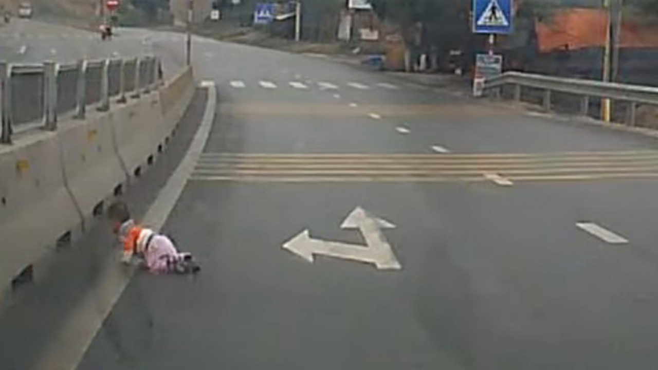 Beba na auto-putu
