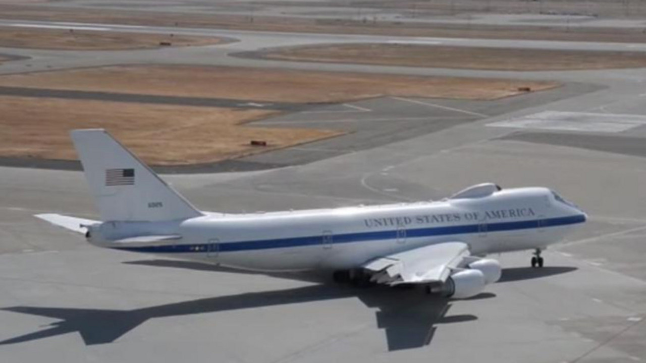 Avion E-4B "Najtvoč"