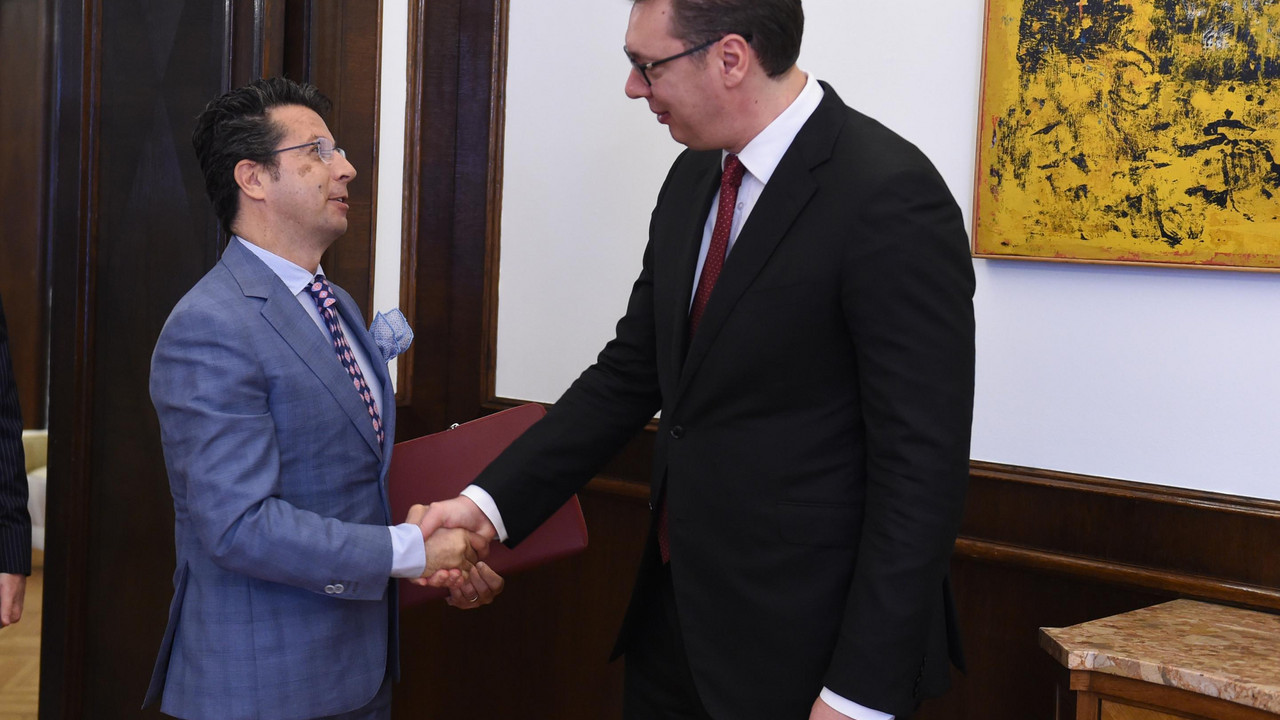 Andrea Oricio, Aleksandar Vučić