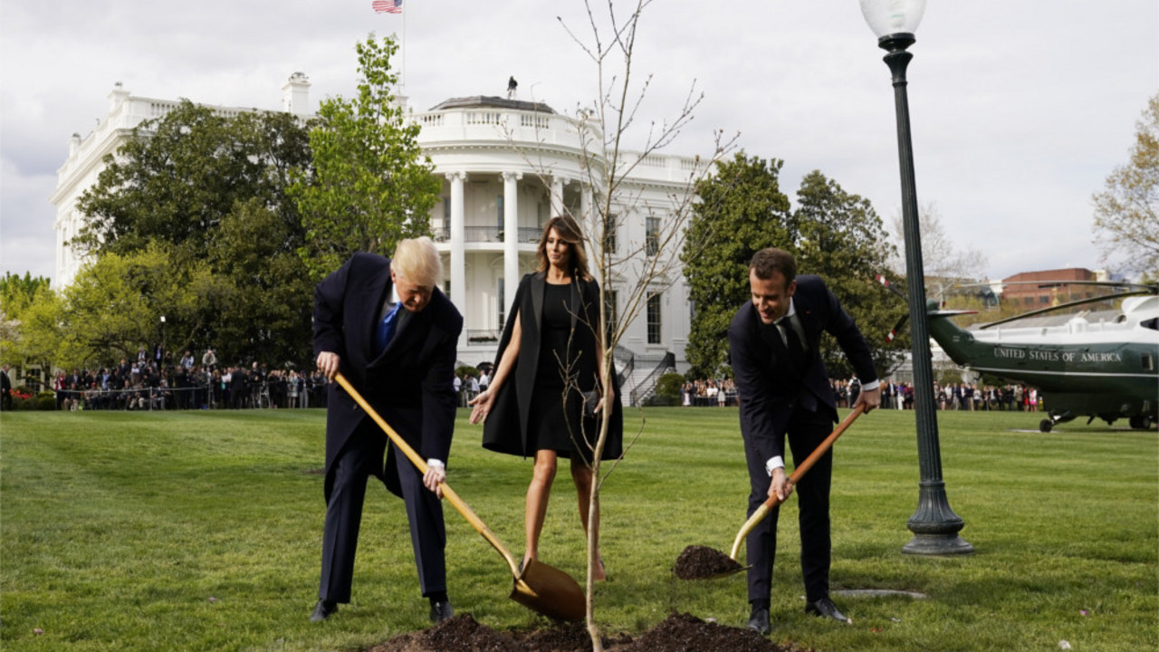 Donald Tramp, Melanija Tramp i Emanuel Makron
