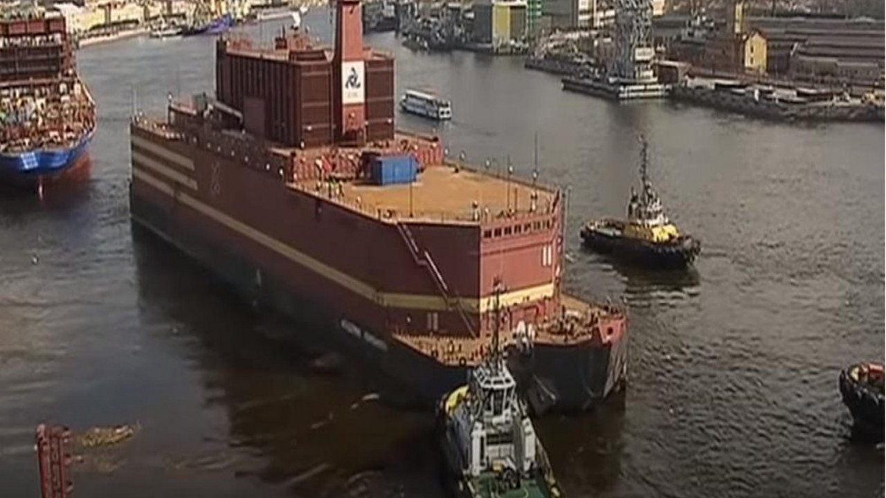 "Akademik Lomonosov"