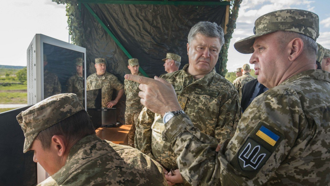 Petro Porošenko sa pripadnicima ukrajinske vojske