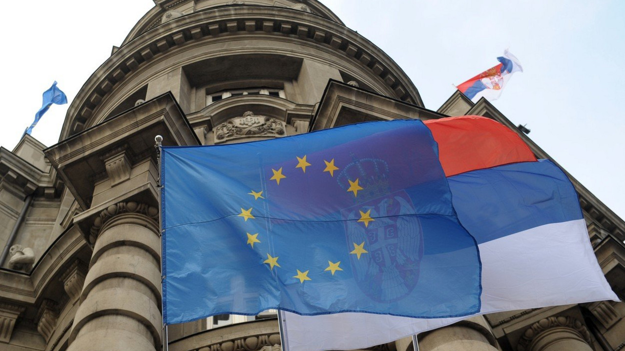 Srpska i EU zastava