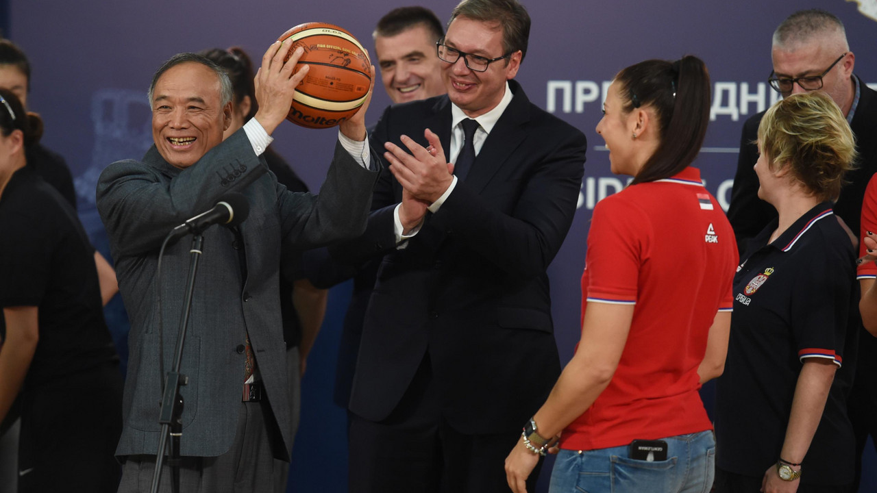 Predsednik Srbije Aleksandar Vučić i ambasador Kine Li Mančang
