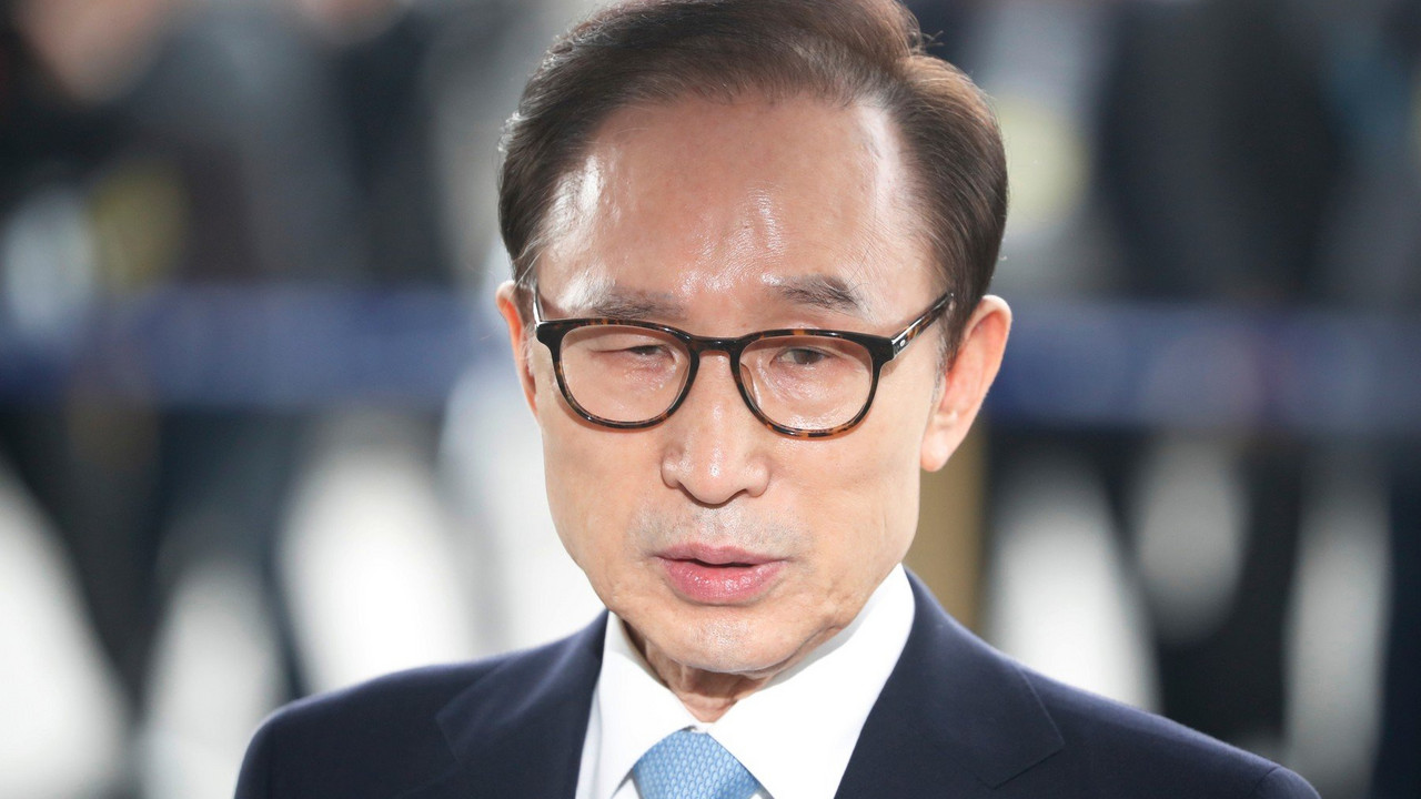 Li Mjung Bak