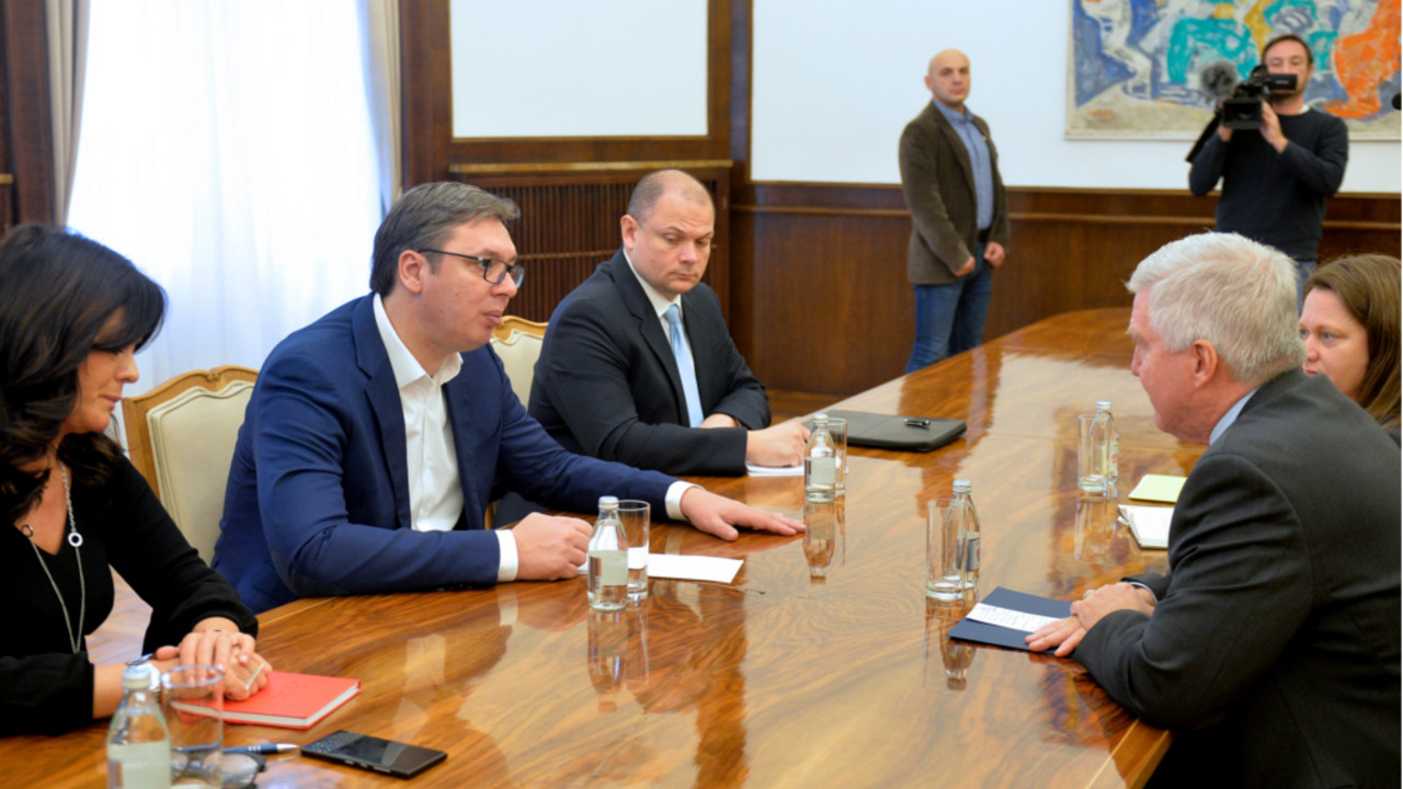 Aleksandar Vučić, Kajl Skot
