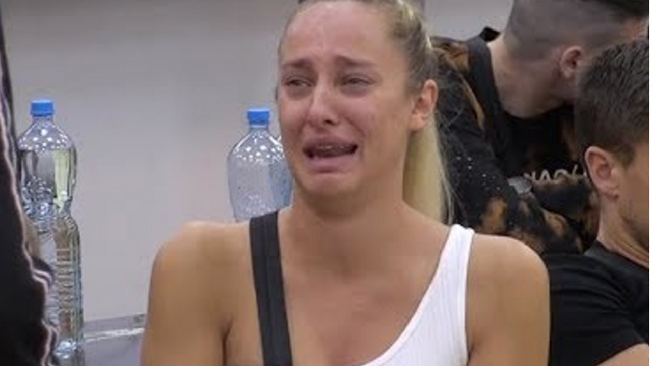Luna Đogani plače
