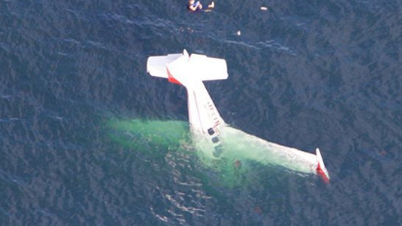 Avion u okeanu