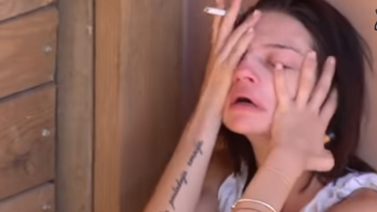 Tara Simov plače