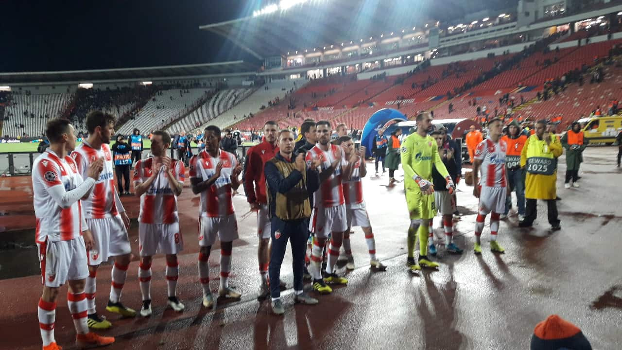 Fudbaleri Crvene zvezde ispred severne tribine