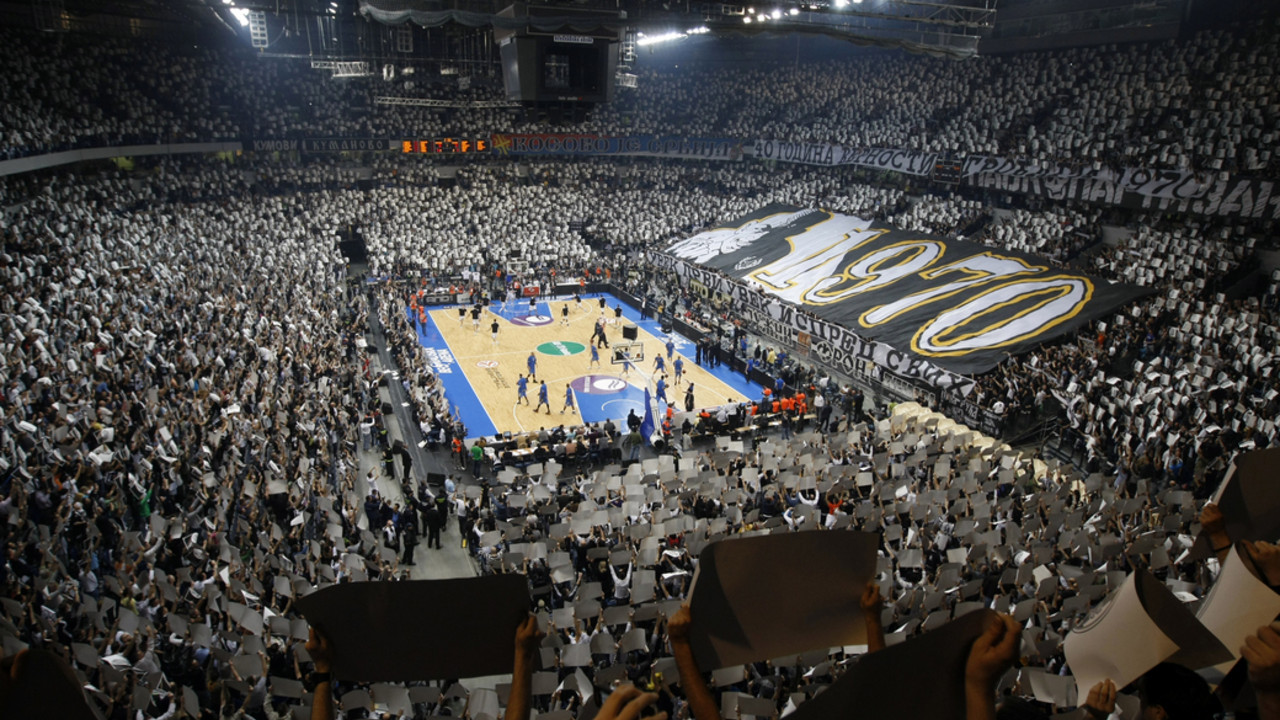 Grobari u areni