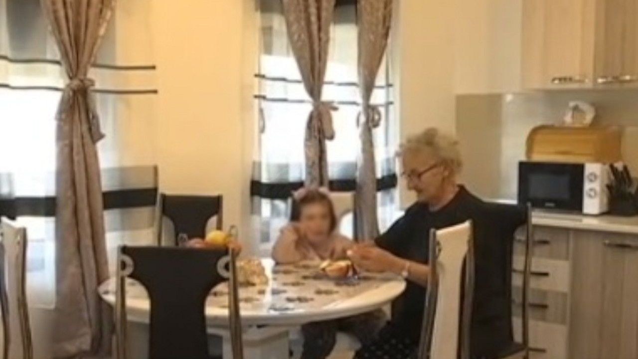 Mala Nađa i baka