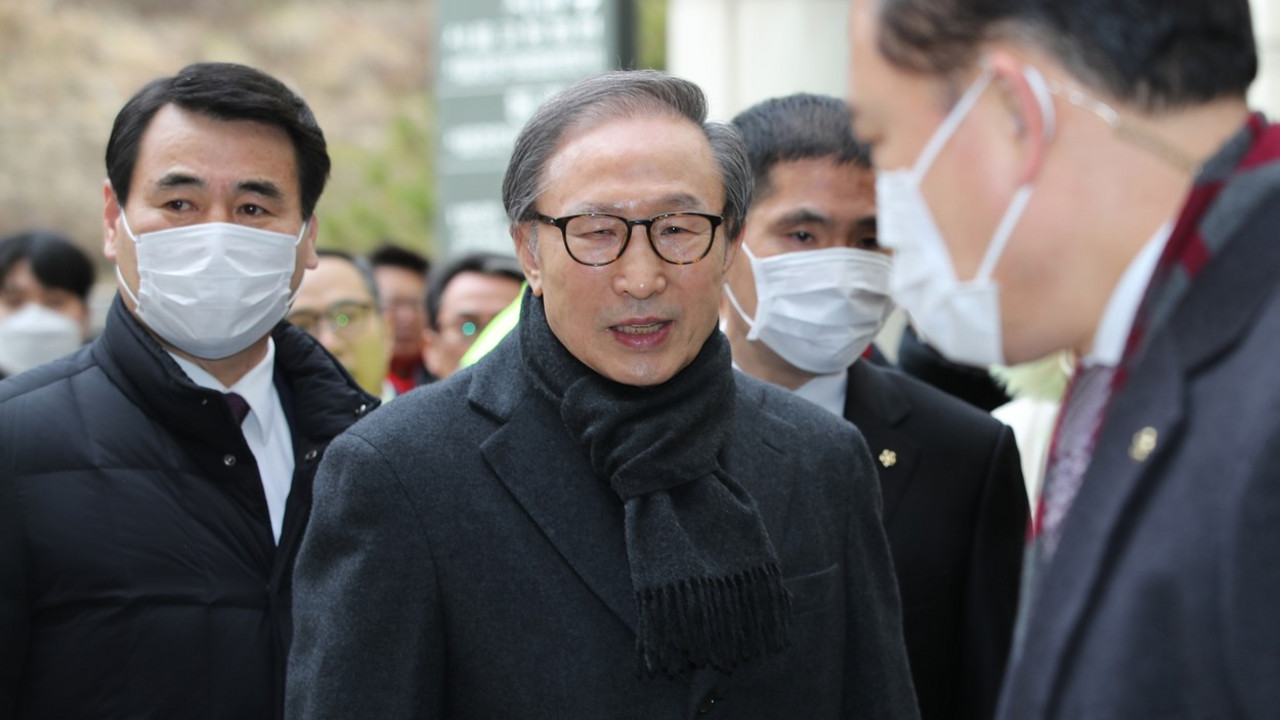 Li Mjung Bak