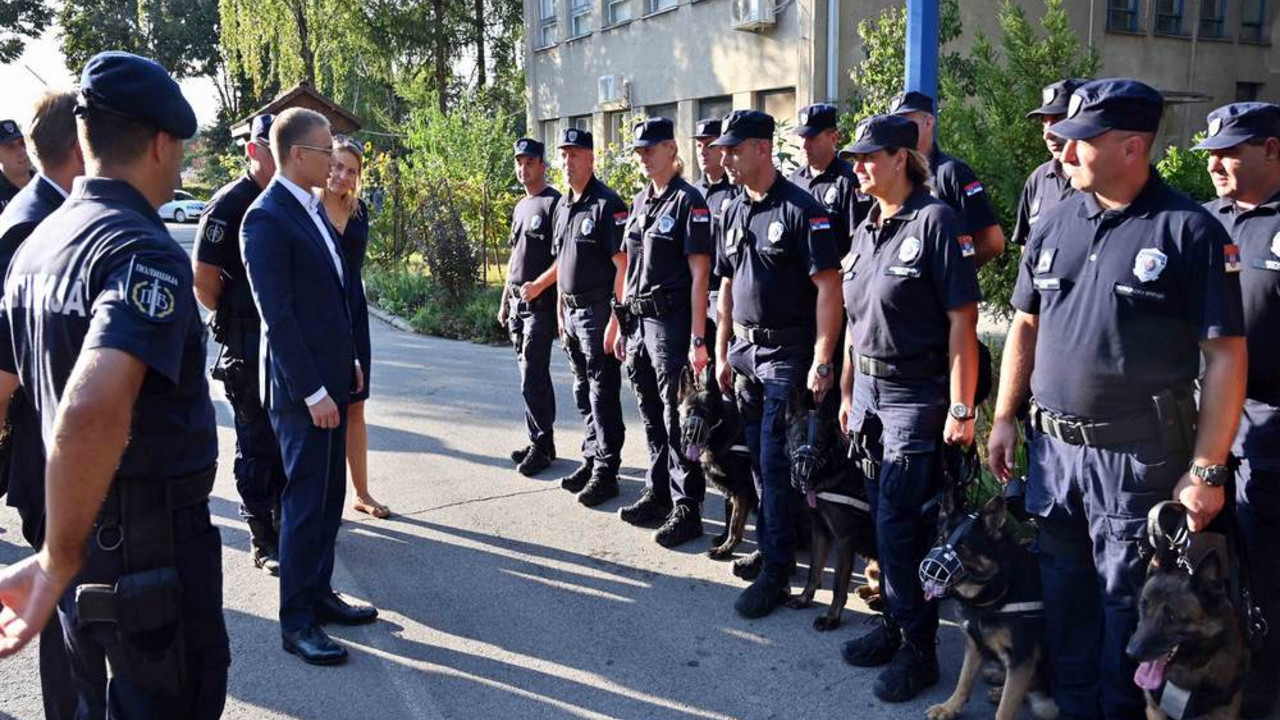 Ministar Stefanović u poseti vatrogasno-spasilačkim jedinicama