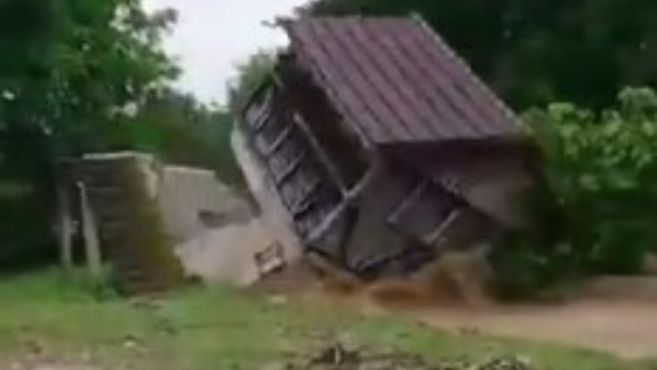 Reka odnela Čardak