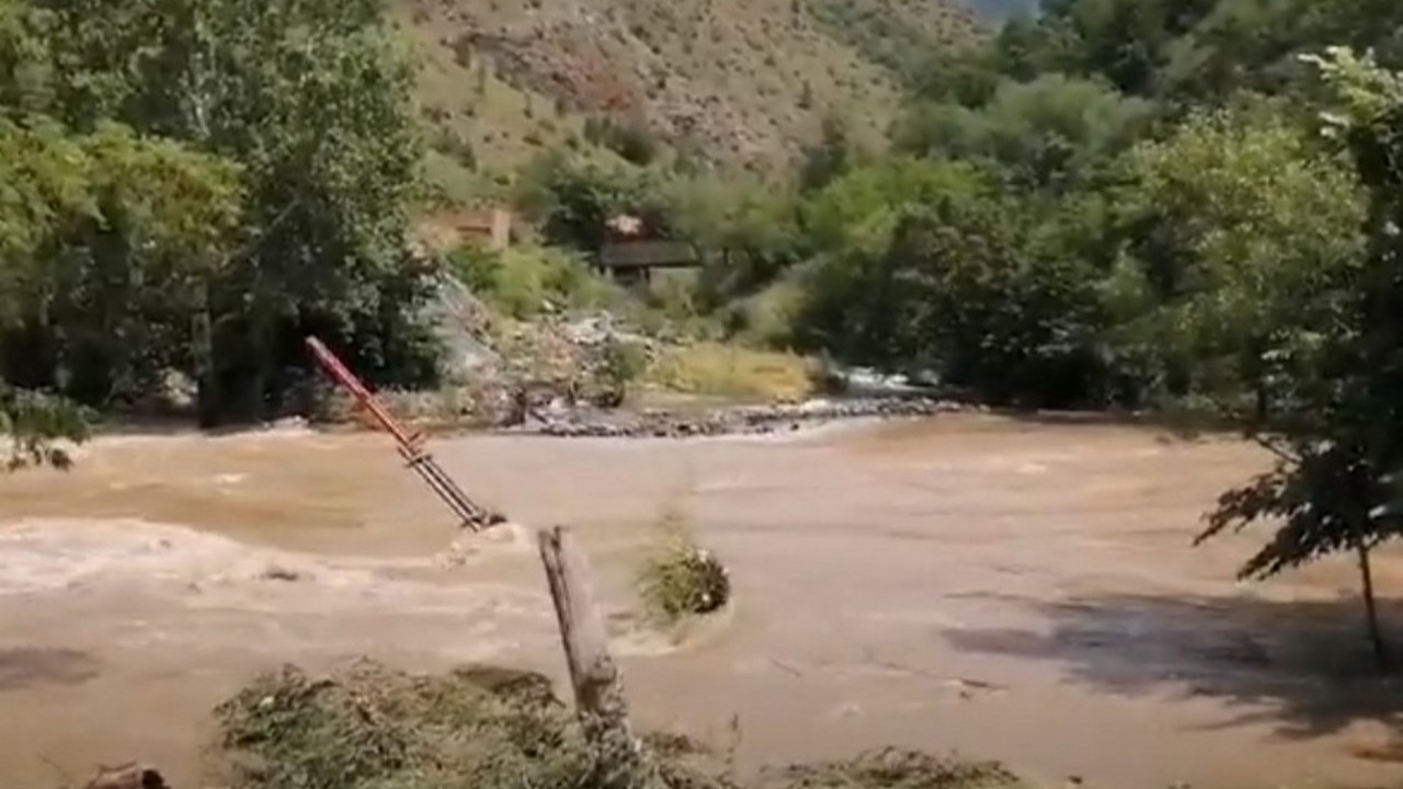 Nabujali Ibar odneo most u Magliču