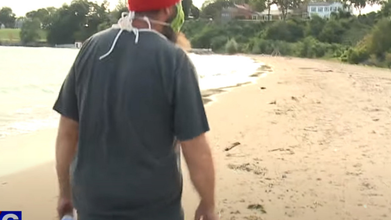 Čovek na plaži
