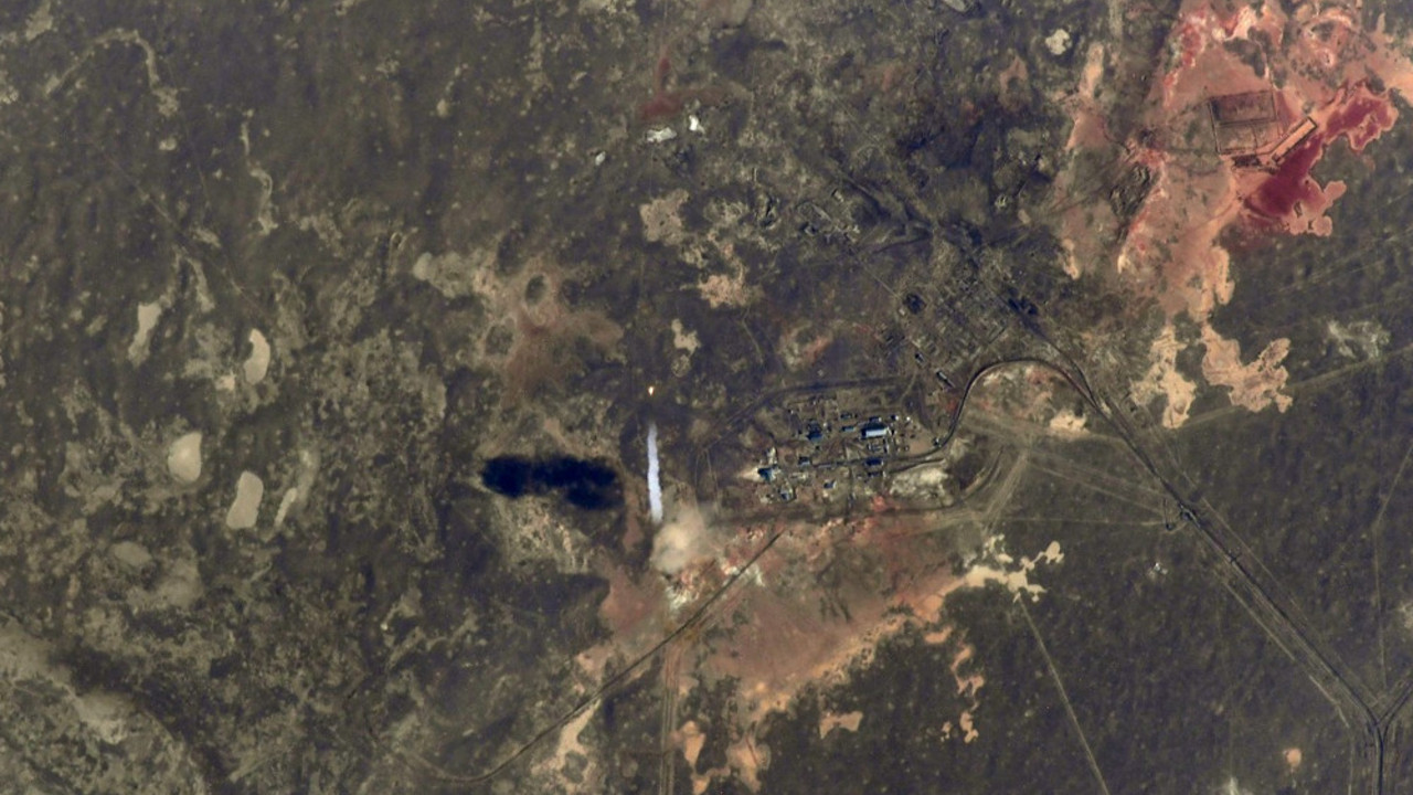 Sojuz-2.1a raketa na Sojuz MS-17 letilici