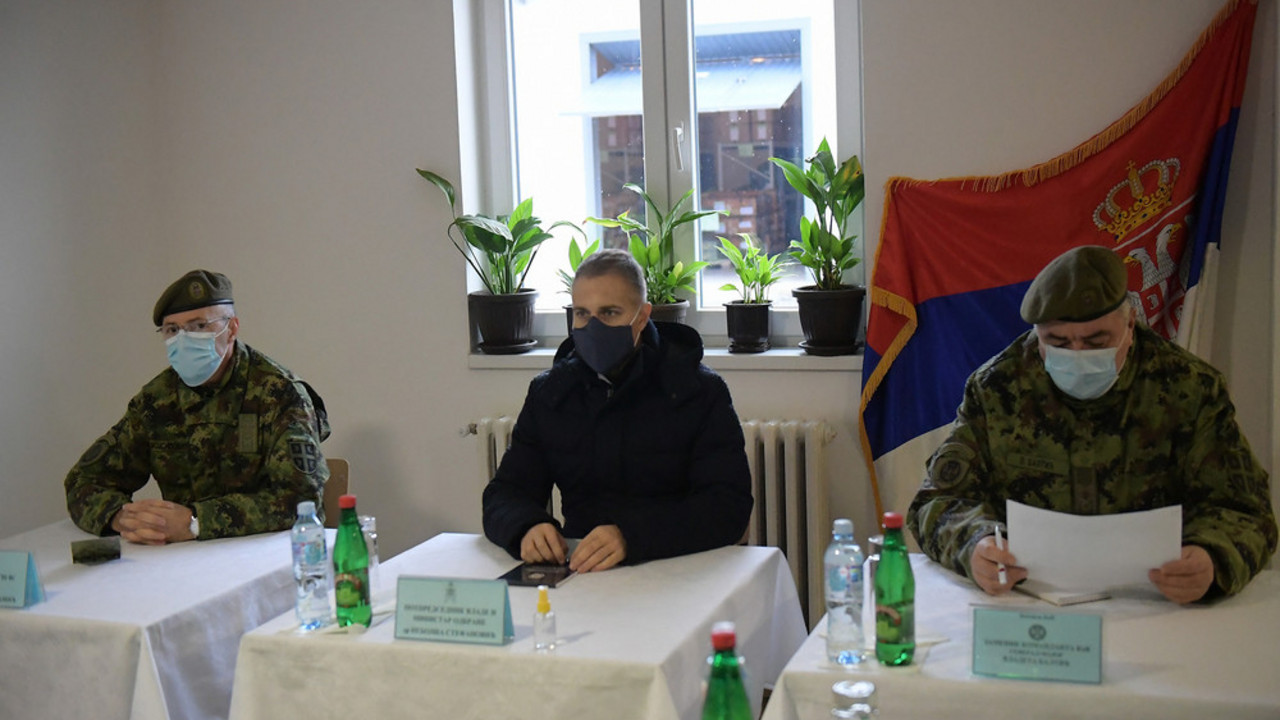 Stefanović posetio kasarnu u lozničkom prigradskom naselju Klupci