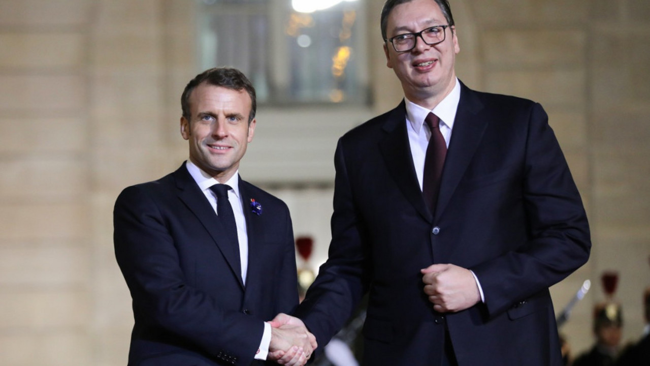 Vučić, Makron
