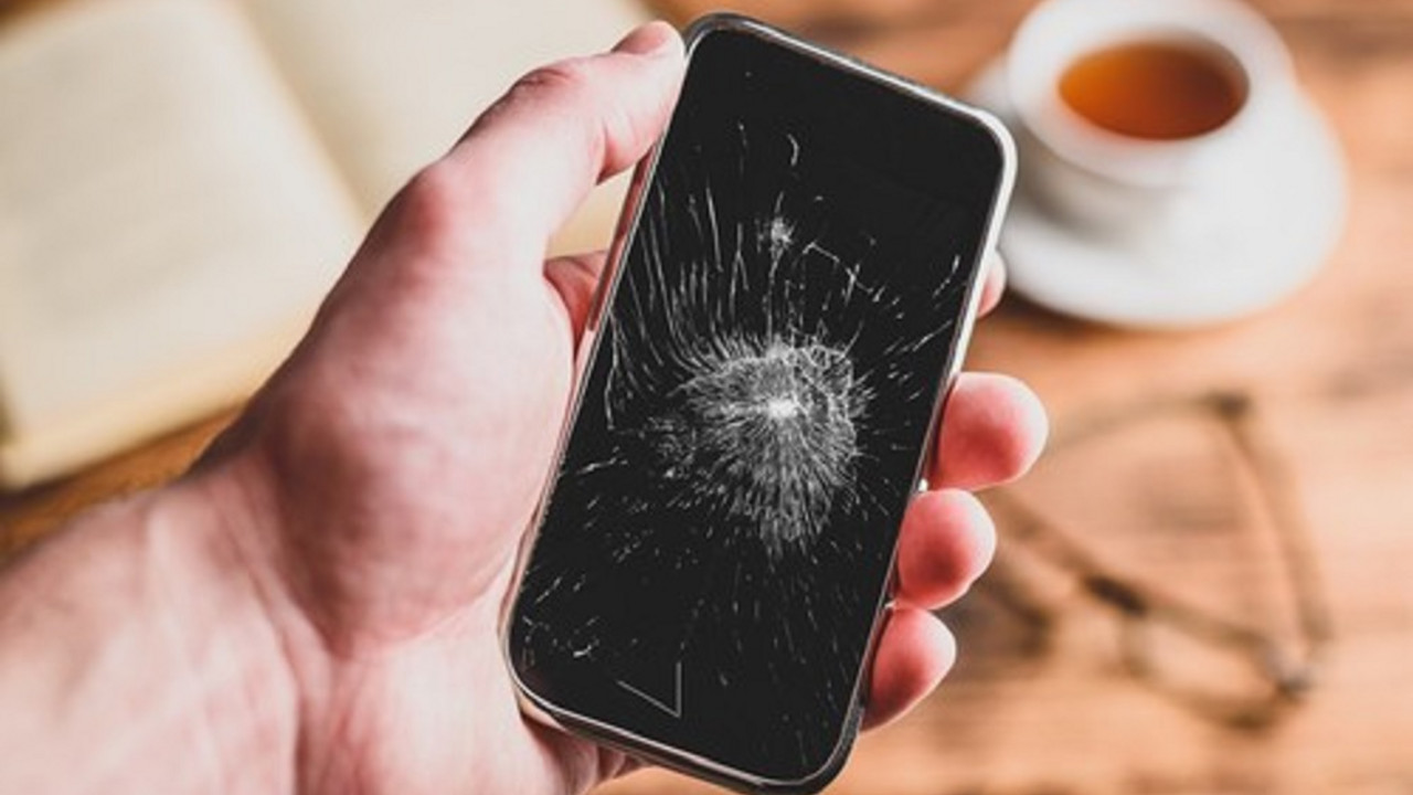 puknut ekran mobilnog telefona