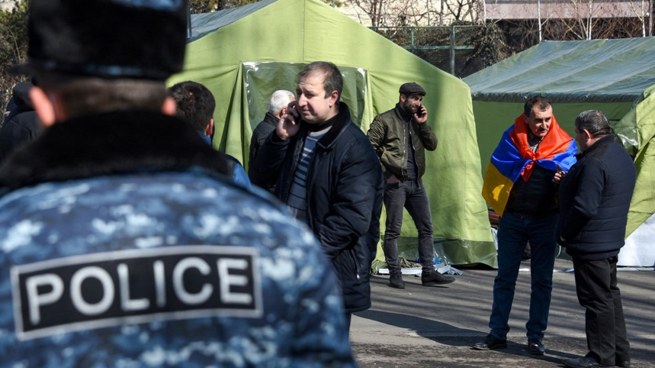 Jermenski opozicionari kampuju ispred parlamenta
