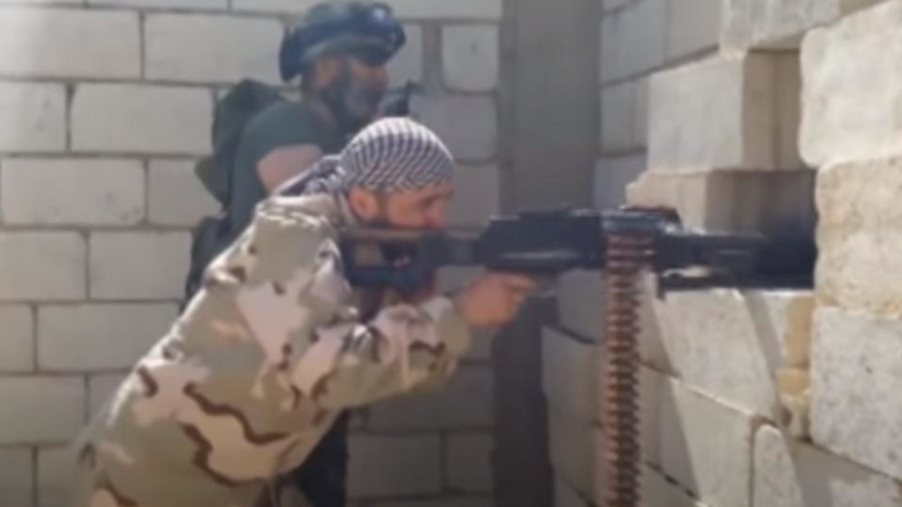 Isam Zahredin tokom odbrane Deir ez Zora