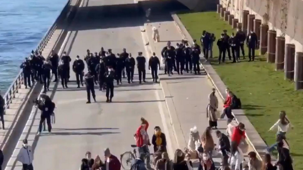 Policija rasteruje Parižane