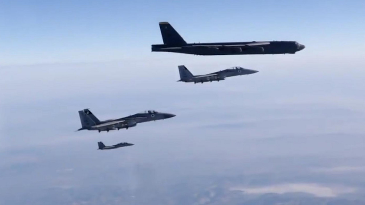 Američki B-52 u pratnji izraelskih F-16