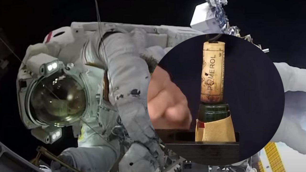 Astronaut i flaša vina