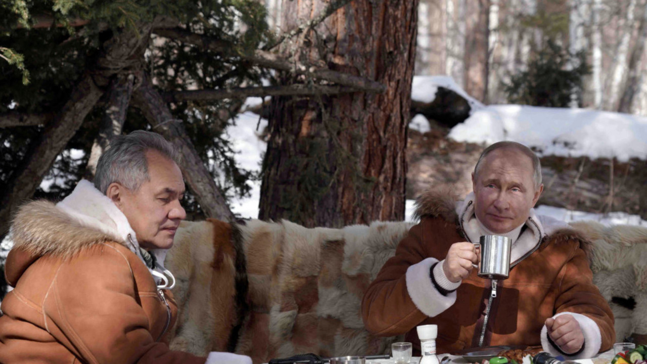 Sergej Šojgu i Vladimir Putin u tajgi