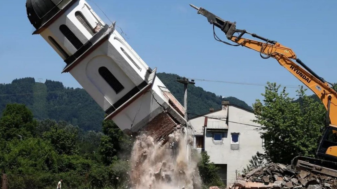 Srušena crkva u Srebrenici