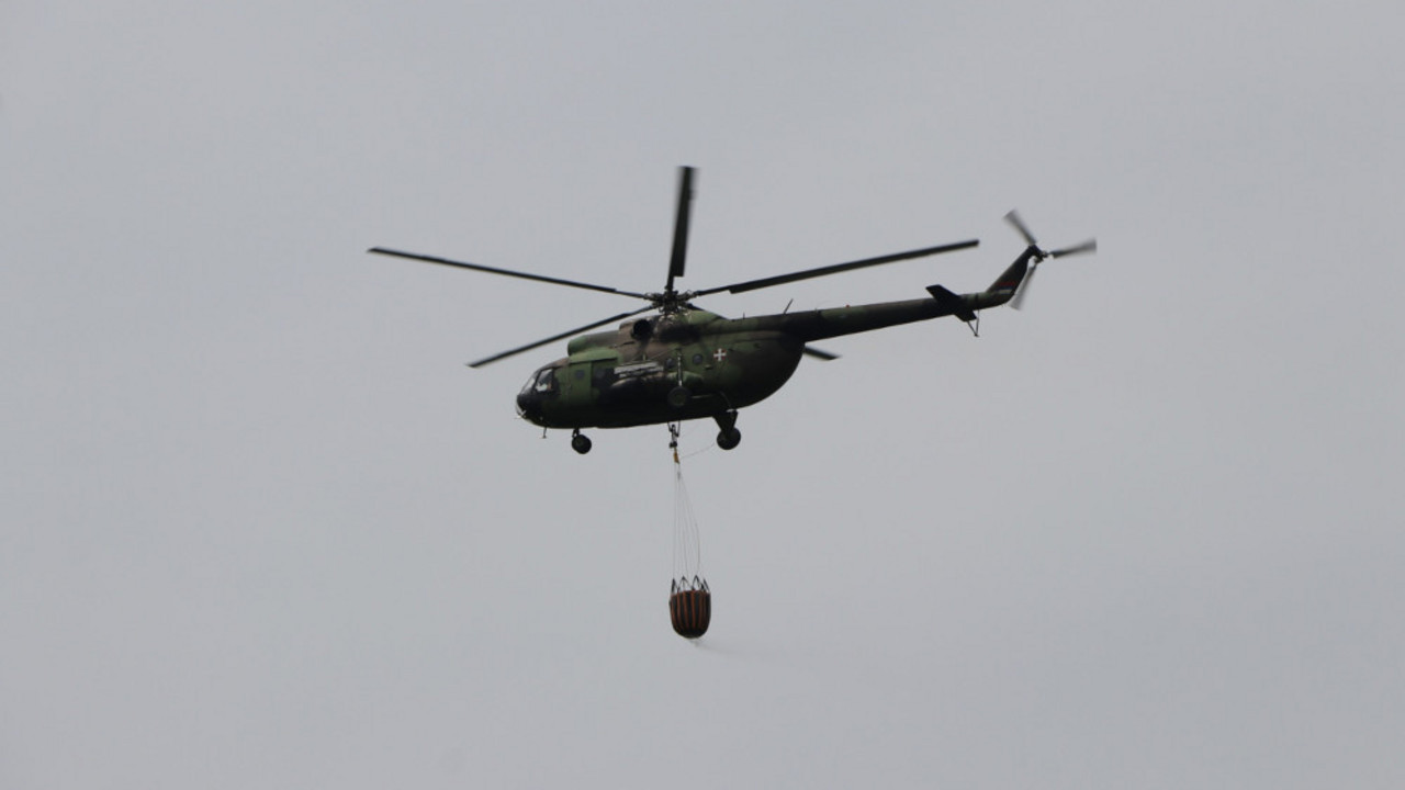 Dva helikoptera stigla u krug vojne fabrike