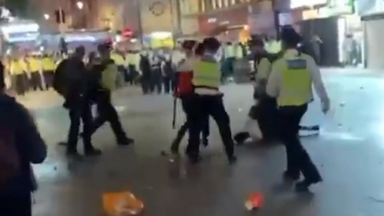Tuča navijača i policije u Londonu