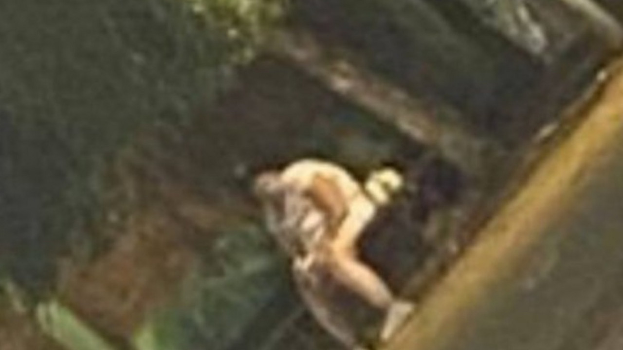 Žena šeta Beogradom u spavaćici