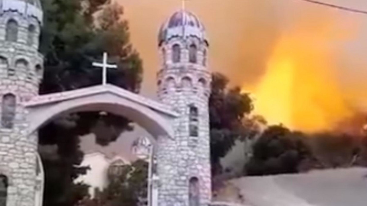 Požar na Eviji pred kapijama manastira
