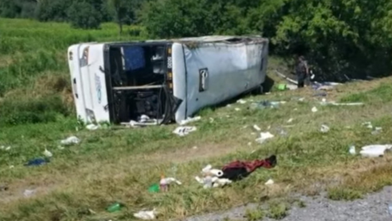 Prevrnuo se bus u Njujorku
