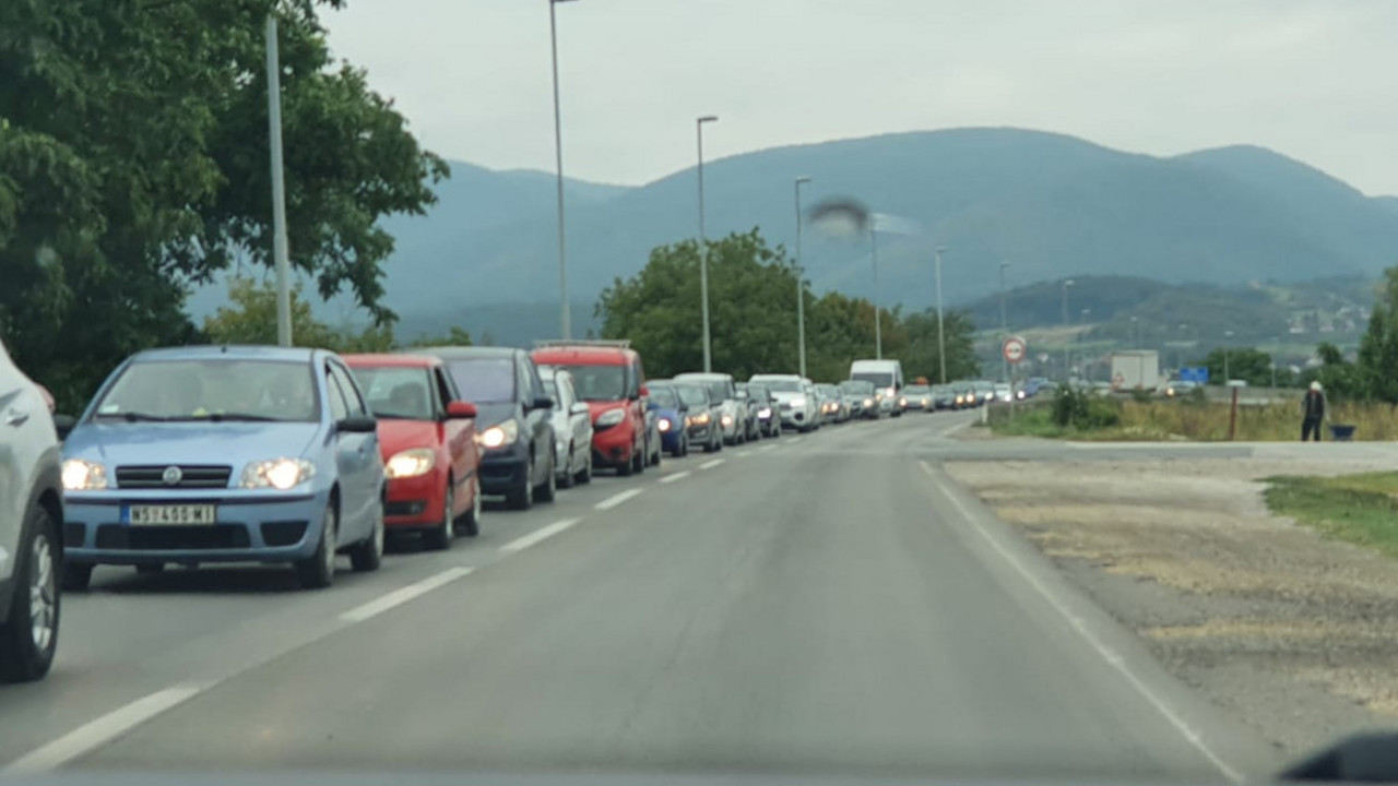 Formirana kilometarska kolona automobila iz pravca Zlatibora ka Beogradu