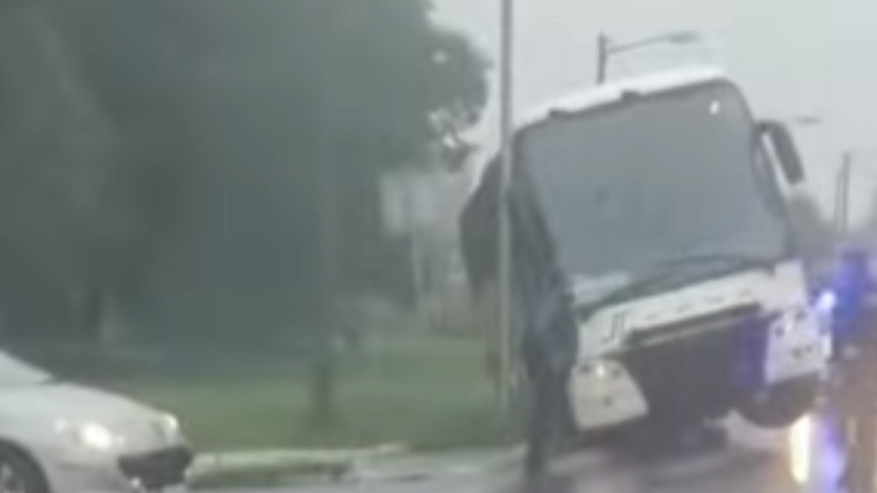 Autobus sleteo u jarak