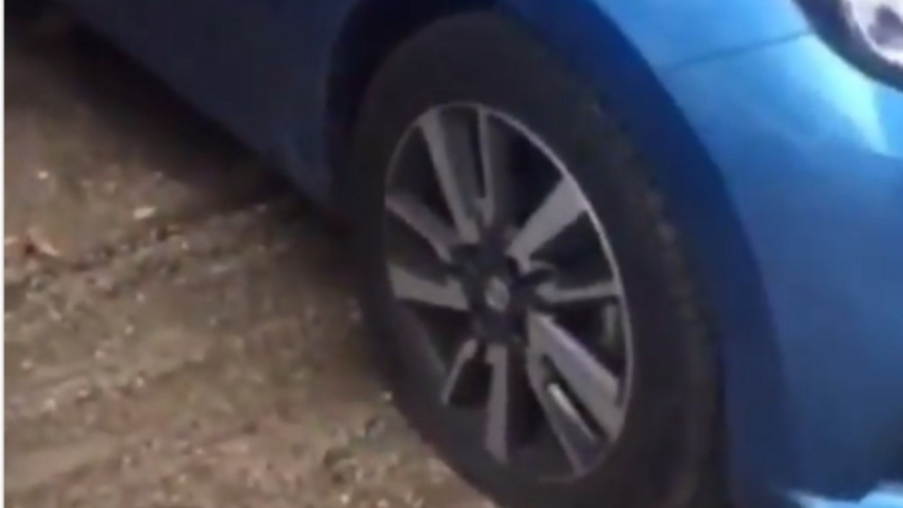 Automobil