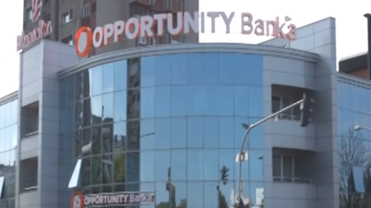 Banka menja ime