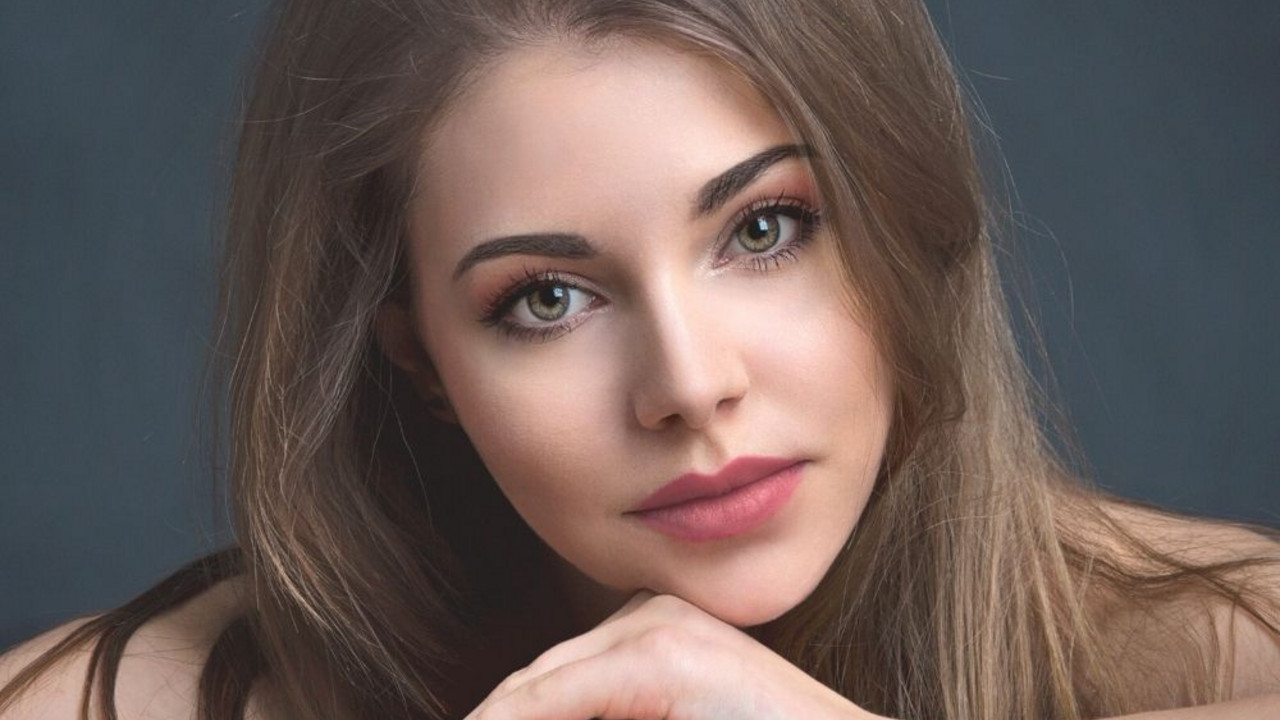 žena