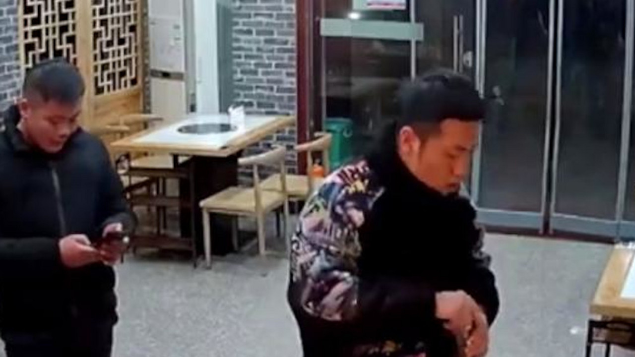 Bik upada u restoran