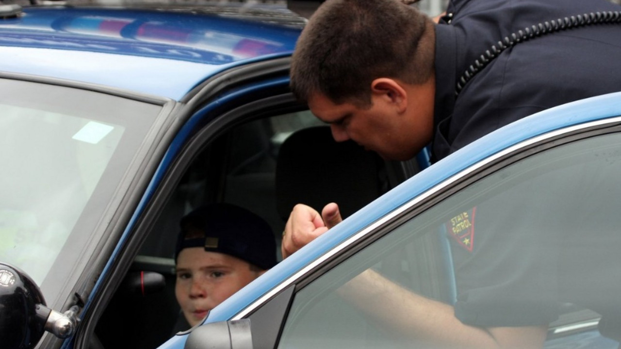 Policajac i dete